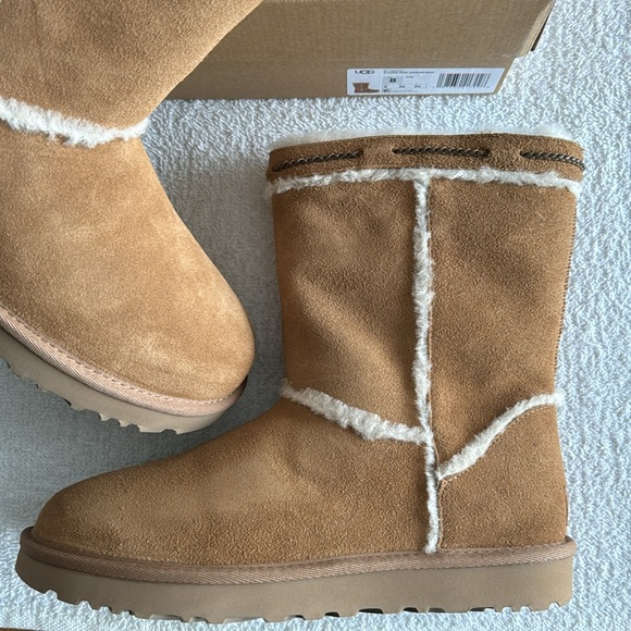 UGG Women’s Classic Short Shearling Braid Boots - Picture 2 of 16